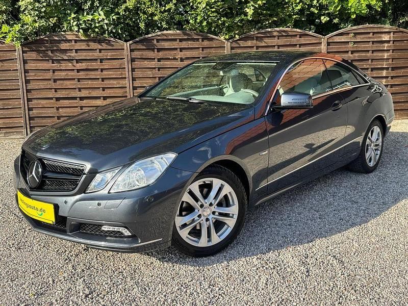 Grau Gebraucht 2010 Mercedes E200 Coupé | 5.790 € - Bild 1/4