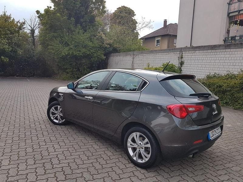 Grau Gebraucht 2011 Alfa Romeo Giulietta Kleinwagen | 5.000 € (Guter Preis) - Bild 1/4