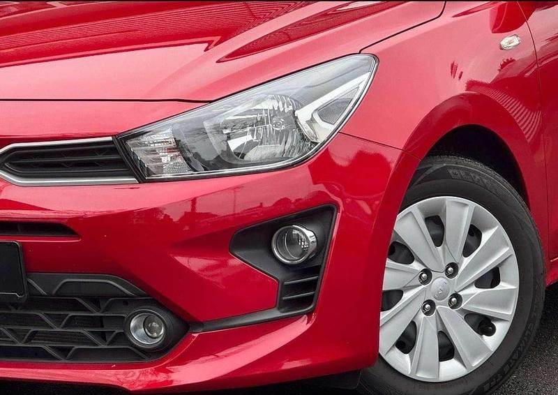 Second-hand Kia Rio Edition 7 84 CP (61 kW) 2023 Roșu Hatchback