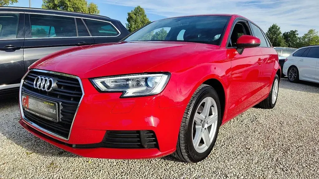 Gebraucht Audi A3 Comfort 110 PS (80 kW) 2017 Rot Limousine