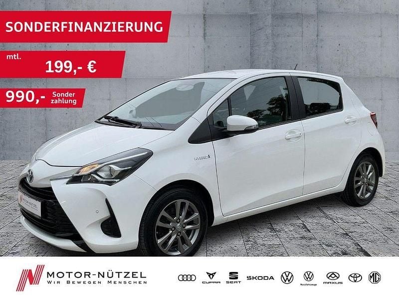 Weiß Gebraucht 2020 Toyota Yaris Hybrid Business Edition Limousine | 15.990 € (Fairer Preis) - Bild 1/4