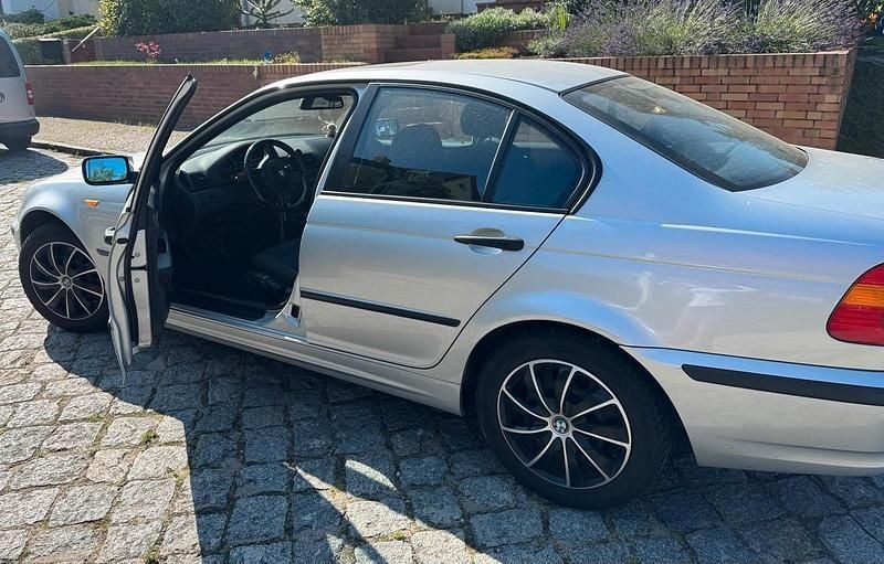 Silber Gebraucht 2005 BMW 316 Limousine | 1.600 € (Guter Preis) - Bild 1/4