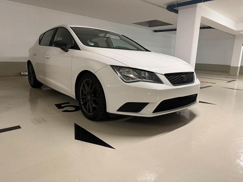 Weiß Gebraucht 2014 Seat Leon Kleinwagen | 5.000 € (Fairer Preis) - Bild 1/4