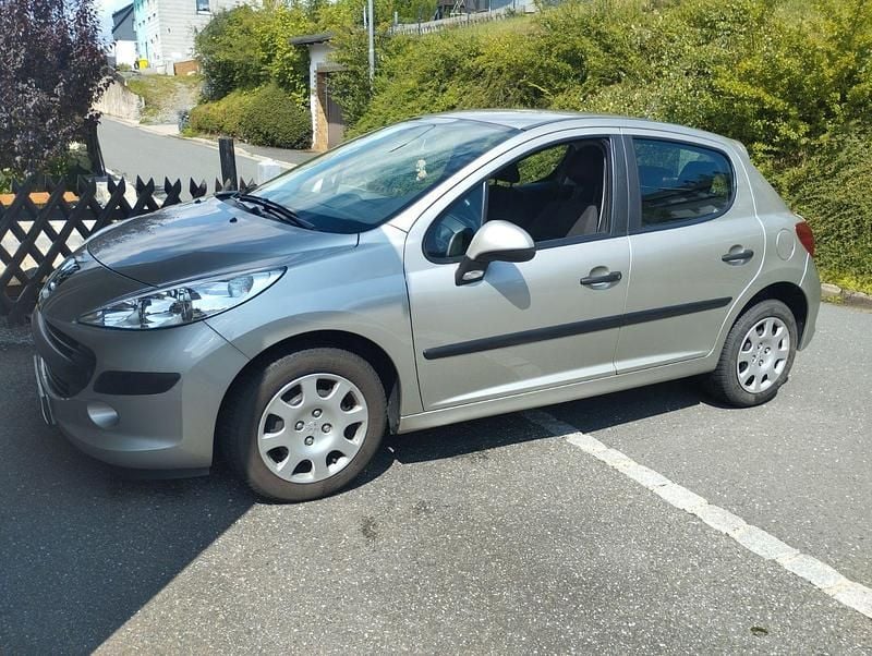 Silber Gebraucht 2009 Peugeot 207 Kleinwagen | 4.999 € (Etwas zu teuer) - Bild 1/4