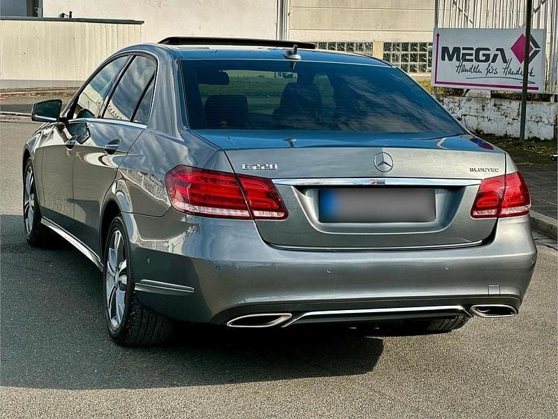 Gebraucht Mercedes E220 170 PS (125 kW) 2016 Grau Limousine