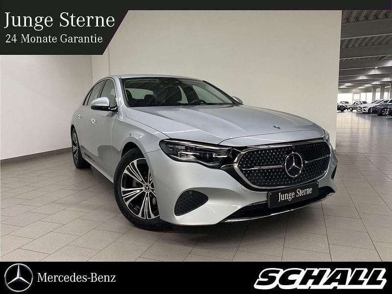 Silber Gebraucht 2024 Mercedes E220 Limousine | 49.687 € (Guter Preis) - Bild 1/4