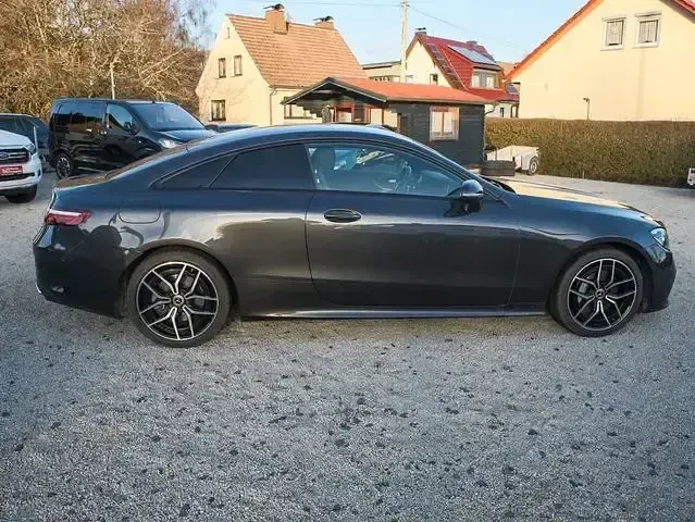 Gebraucht Mercedes E400 AMG line 330 PS (242 kW) 2022 Grau Coupé