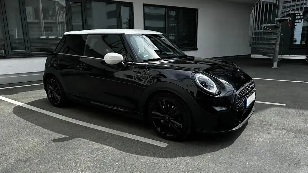 Gebraucht Mini John Cooper Works 178 PS (130 kW) 2021 Schwarz Kleinwagen