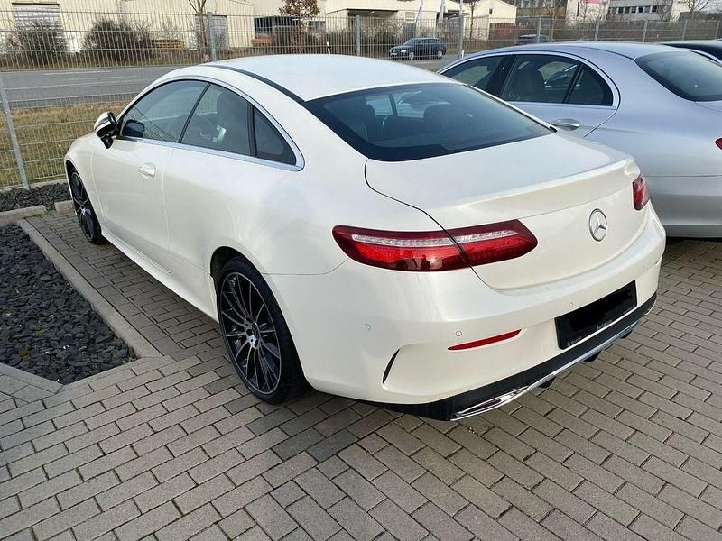Gebraucht Mercedes E300 245 PS (180 kW) 2019 Weiß Coupé