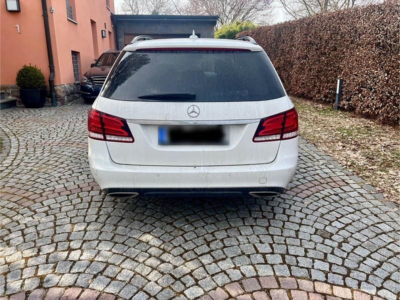 Gebraucht Mercedes E220 Avantgarde 194 PS (142 kW) 2017 Weiß Kombi