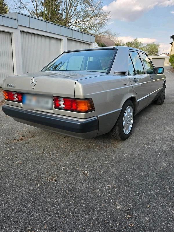 Gebraucht Mercedes 190 122 PS (89 kW) 1989 Gold Limousine