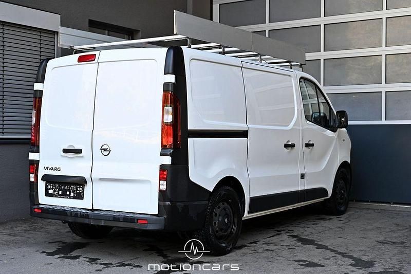 Gebraucht Opel Vivaro 95 PS (69 kW) 2017 Weiß Van / Kleinbus