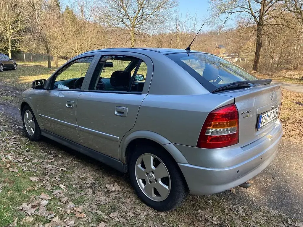 Usata Opel Astra 101 CV (74 kW) 2003 Argento Berlina