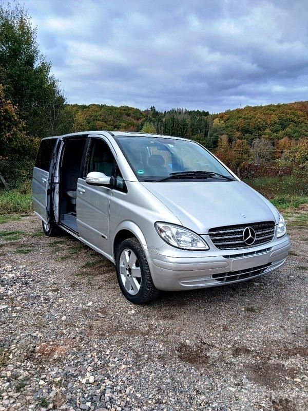 Silber Gebraucht 2004 Mercedes Viano Van / Kleinbus | 6.900 € (Fairer Preis) - Bild 1/4