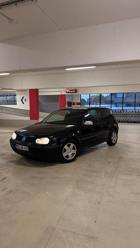 Schwarz Gebraucht 2003 VW Golf IV Kleinwagen | 750 € (Superpreis) - Bild 1/4