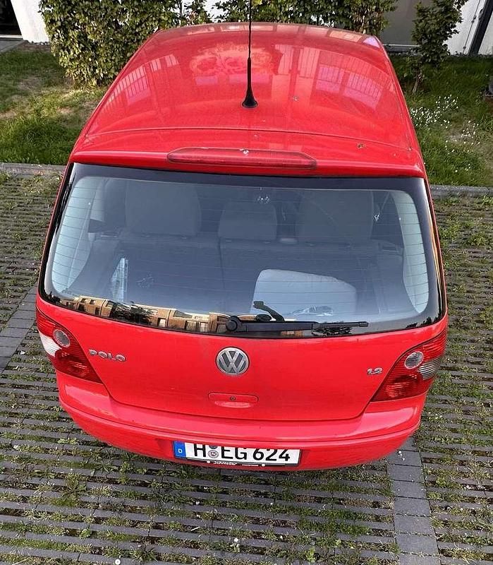 Rot Gebraucht 2004 VW Polo Classicline Limousine | 2.000 € (Fairer Preis) - Bild 1/4