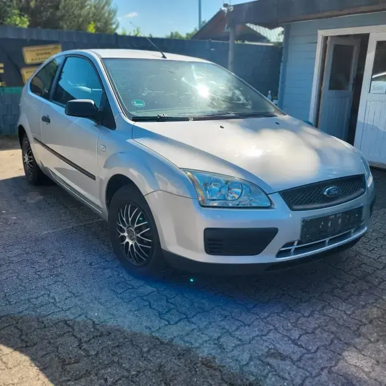 Gebraucht Ford Focus Trend 80 PS (58 kW) 2006 Silber