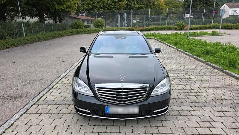 Schwarz Gebraucht 2011 Mercedes S500 Limousine | 18.000 € (Guter Preis) - Bild 1/4
