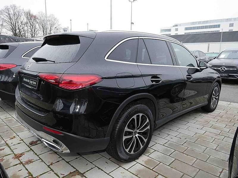 Gebraucht Mercedes GLC220 Avantgarde 197 PS (144 kW) 2024 Obsidianschwarz SUV