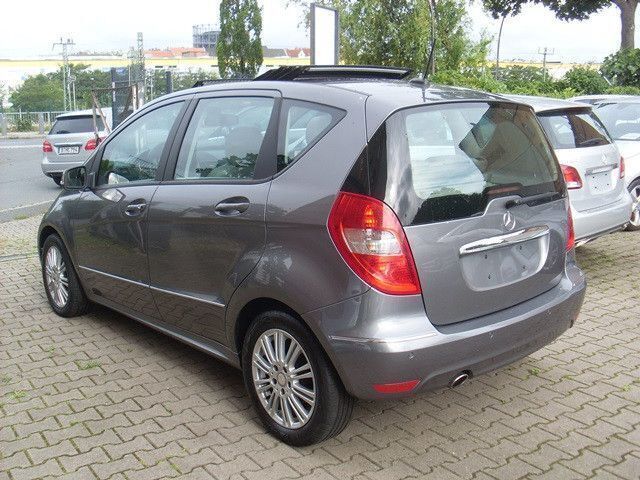 Gebraucht Mercedes A160 Elegance 95 PS (69 kW) 2011 Grau Limousine