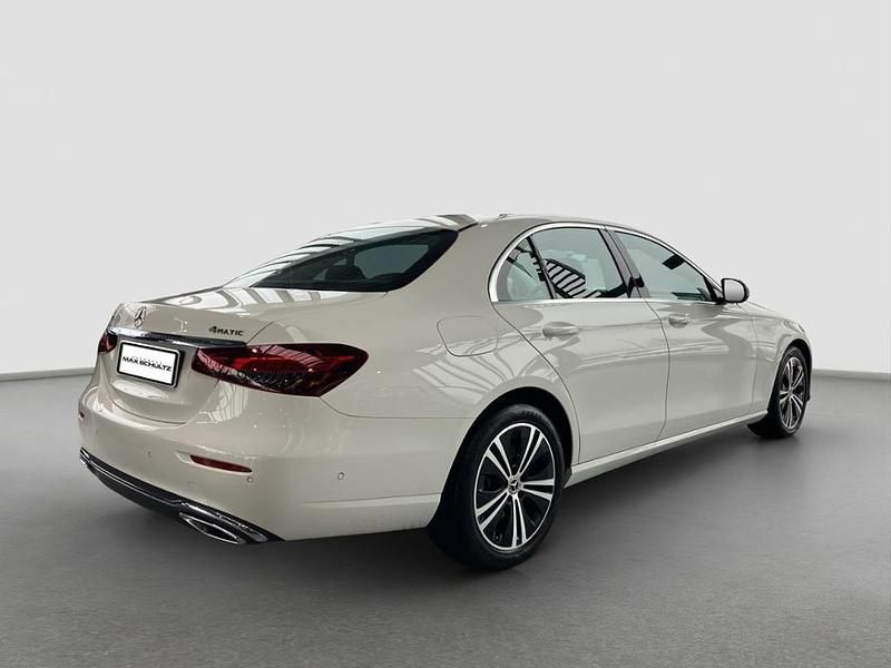 Gebraucht Mercedes E400 330 PS (242 kW) 2021 Unilack polarweiß Limousine