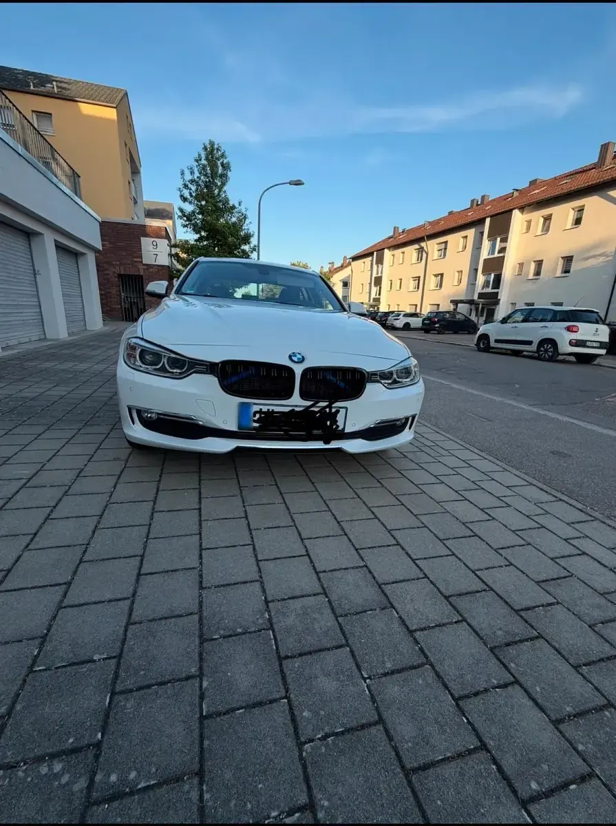 Gebraucht BMW 320 190 PS (139 kW) 2015 Weiß Limousine