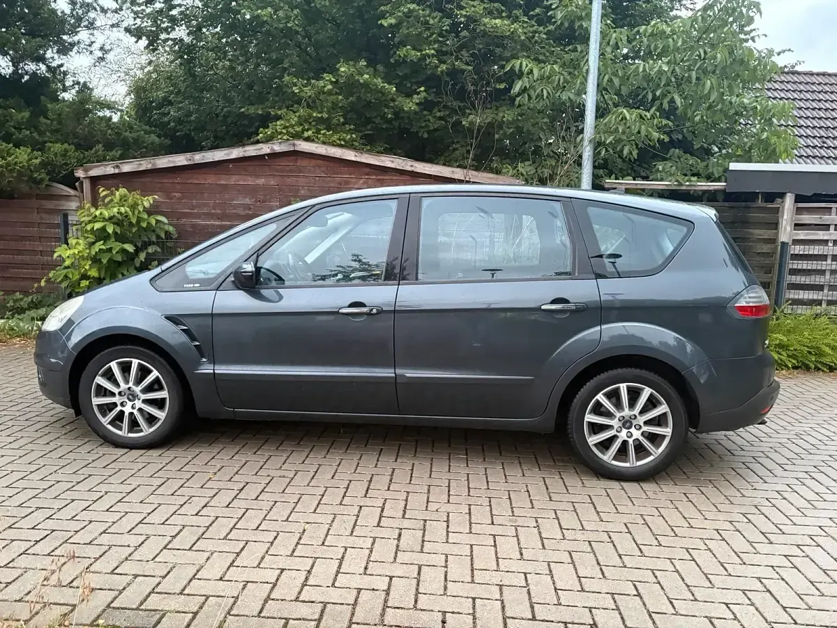 Gebraucht Ford S-MAX Titanium 140 PS (102 kW) 2008 Grau Van / Kleinbus