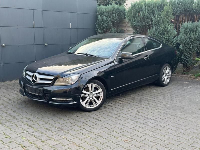 Gebraucht Mercedes C180 156 PS (114 kW) 2011 Schwarz Coupé