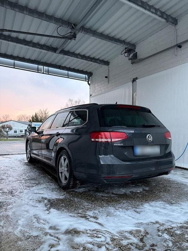Gebraucht VW Passat 150 PS (110 kW) 2018 Grau Kombi