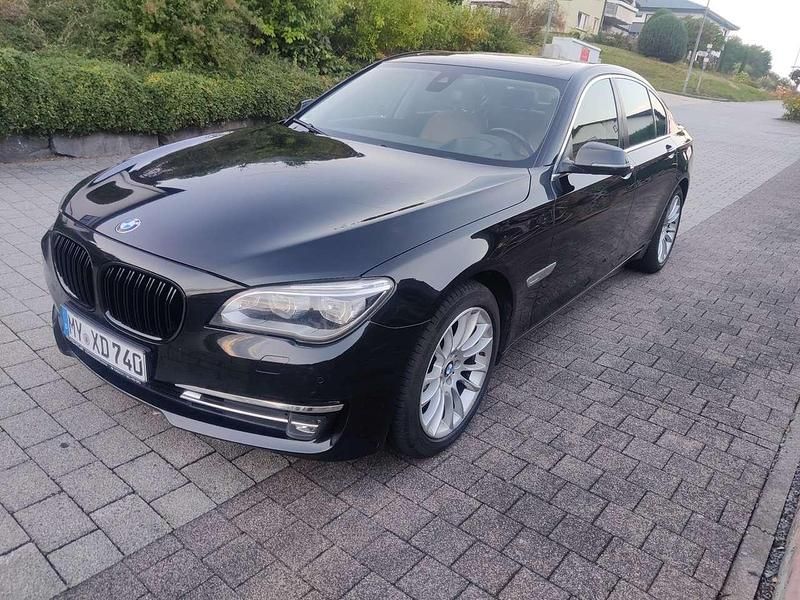 Schwarz Gebraucht 2014 BMW 740 Limousine | 16.900 € (Etwas zu teuer) - Bild 1/4