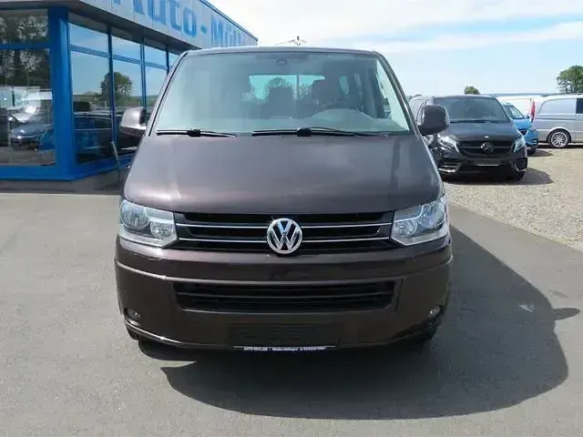 Gebraucht VW Caravelle Comfortline 179 PS (131 kW) 2010 Dark wood perleffekt Van