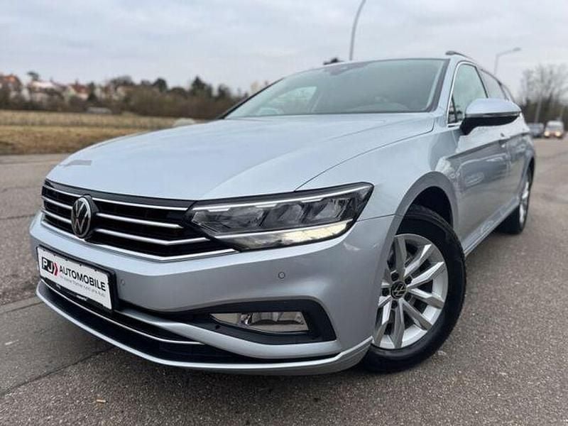 Gebraucht VW Passat 143 PS (105 kW) 2022 Silber Kombi