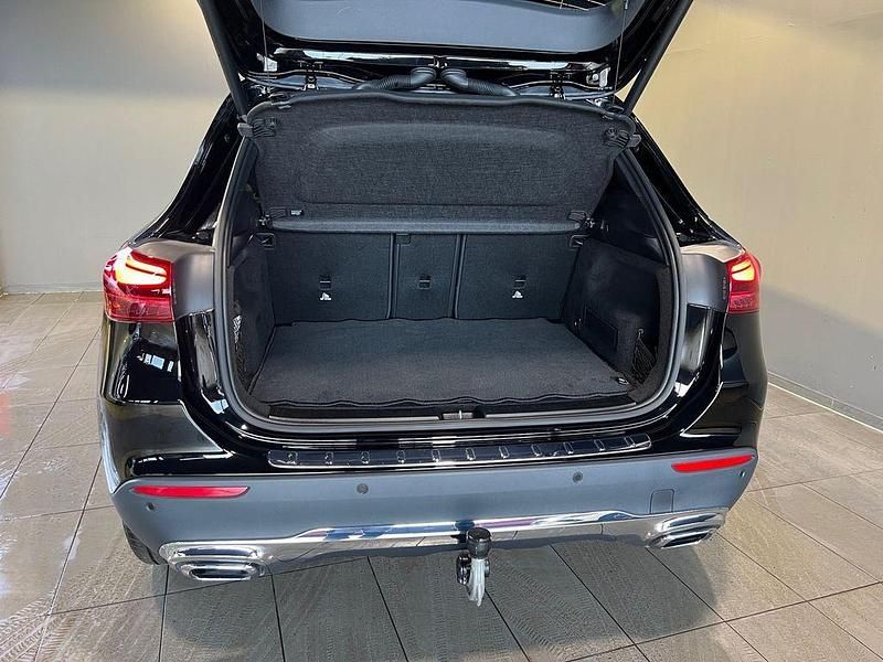 Gebraucht Mercedes GLA200 Progressive 163 PS (119 kW) 2024 Schwarz SUV