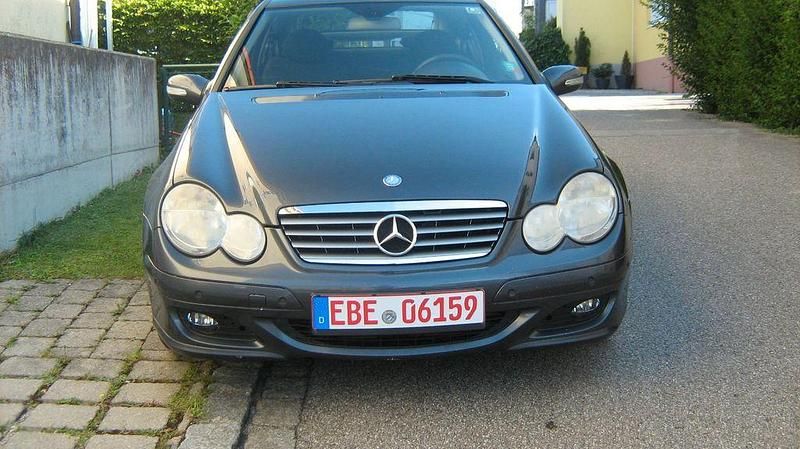 Grau Gebraucht 2005 Mercedes C220 Classic Limousine | 1.450 € (Superpreis) - Bild 1/4