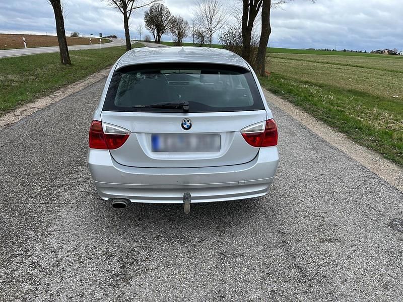 Gebraucht BMW 320 177 PS (130 kW) 2008 Silber Kombi