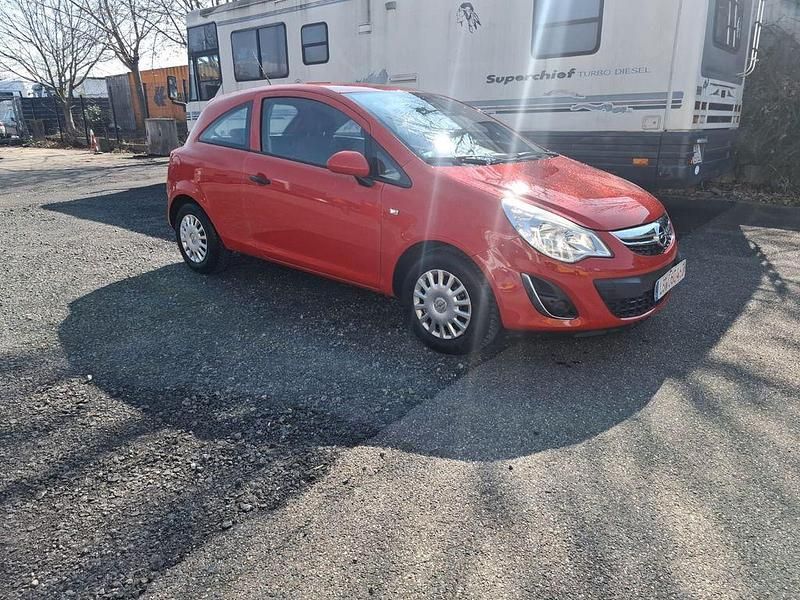 Gebraucht Opel Corsa Selection 69 PS (50 kW) 2014 Rot Kleinwagen