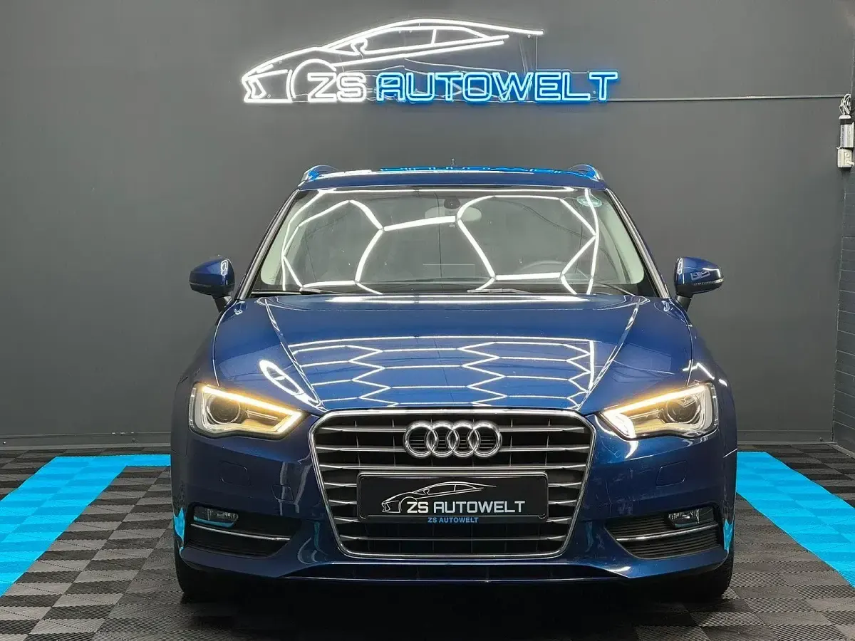 Używany Audi A3 Ambiente 122 KM (89 kW) 2014 Niebieski Sedan/Limuzyna