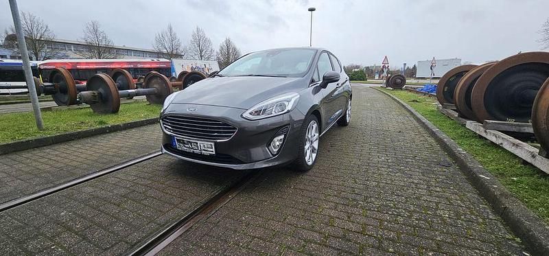 Gebraucht Ford Fiesta Titanium 125 PS (91 kW) 2018 Grau Kleinwagen