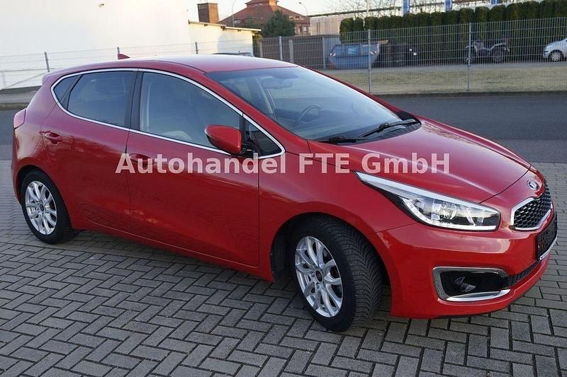 Gebraucht Kia Ceed 135 PS (99 kW) 2018 Rot Kleinwagen