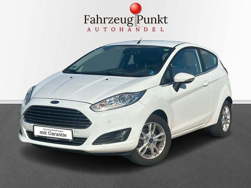 Weiß Gebraucht 2015 Ford Fiesta Titanium Kleinwagen | 7.499 € (Etwas zu teuer) - Bild 1/4