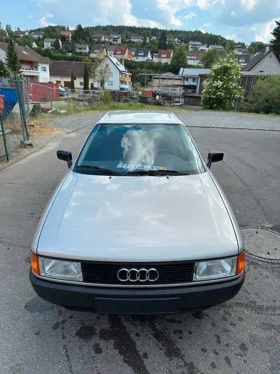 Używany Audi 80 90 KM (66 kW) 1987 Srebrny Sedan/Limuzyna