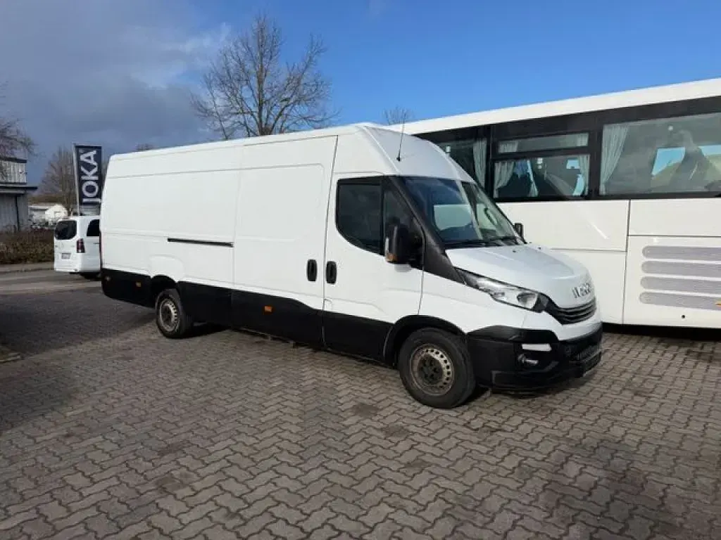Second-hand Iveco Daily 179 CP (131 kW) 2017 Alb Van