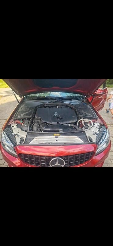 Gebraucht Mercedes C300e 204 PS (150 kW) 2015 Rot Kombi