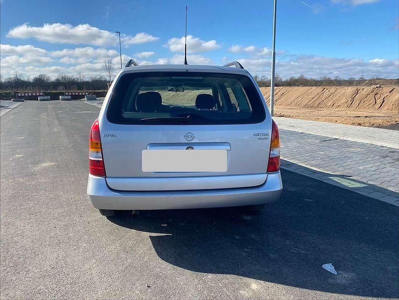 Gebraucht Opel Astra Basis 101 PS (74 kW) 1999 Silber Kombi