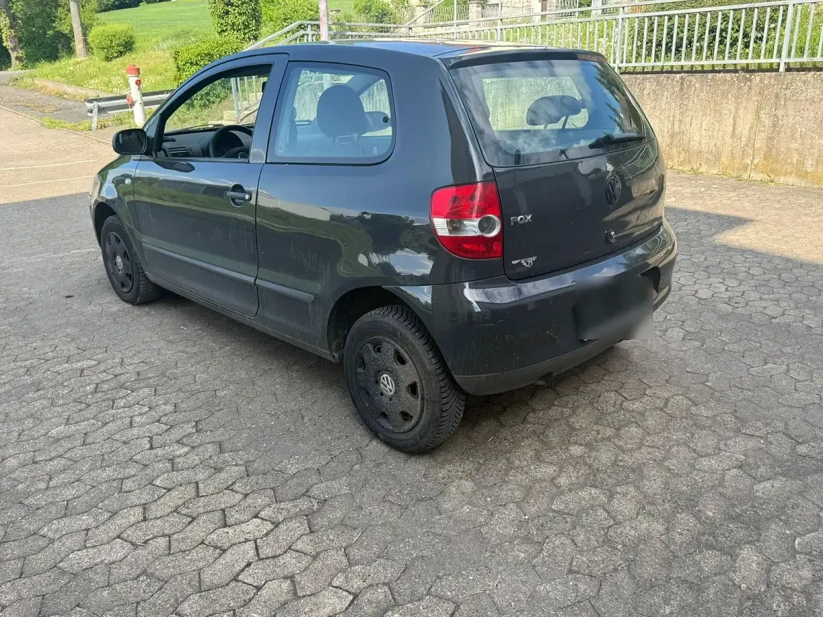 Używany VW Fox 54 KM (39 kW) 2006 Szary Hatchback