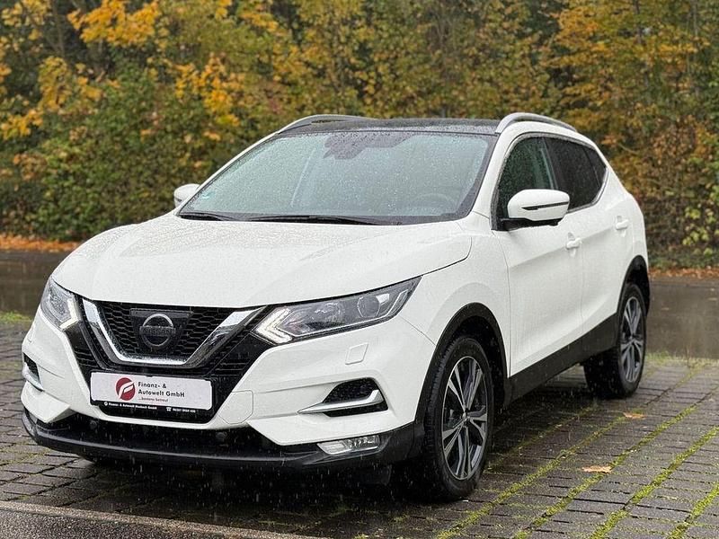Weiß Gebraucht 2017 Nissan Qashqai N-Connecta SUV | 16.990 € (Fairer Preis) - Bild 1/4