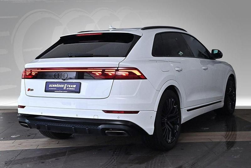 Gebraucht Audi Q8 S-Line 286 PS (210 kW) 2023 Gletscherweiß metallic SUV