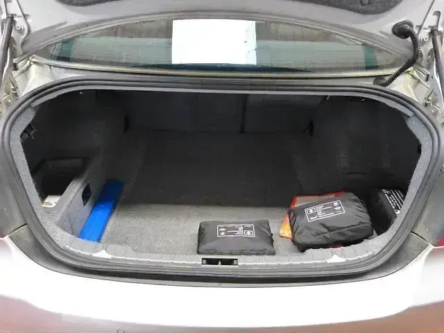 Gebraucht BMW 330 Sport Line 231 PS (169 kW) 2006 Silber Limousine