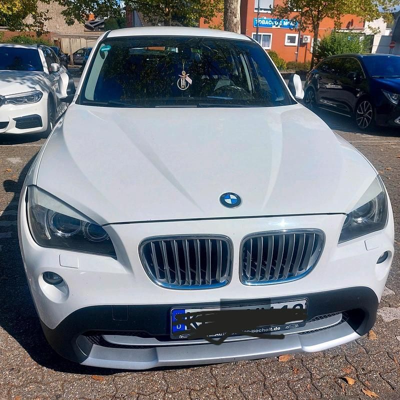 Weiß Gebraucht 2010 BMW X1 SUV | 8.500 € - Bild 1/4