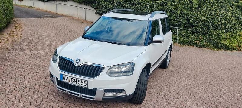 Weiß Gebraucht 2014 Skoda Yeti Elegance SUV | 9.400 € (Guter Preis) - Bild 1/4